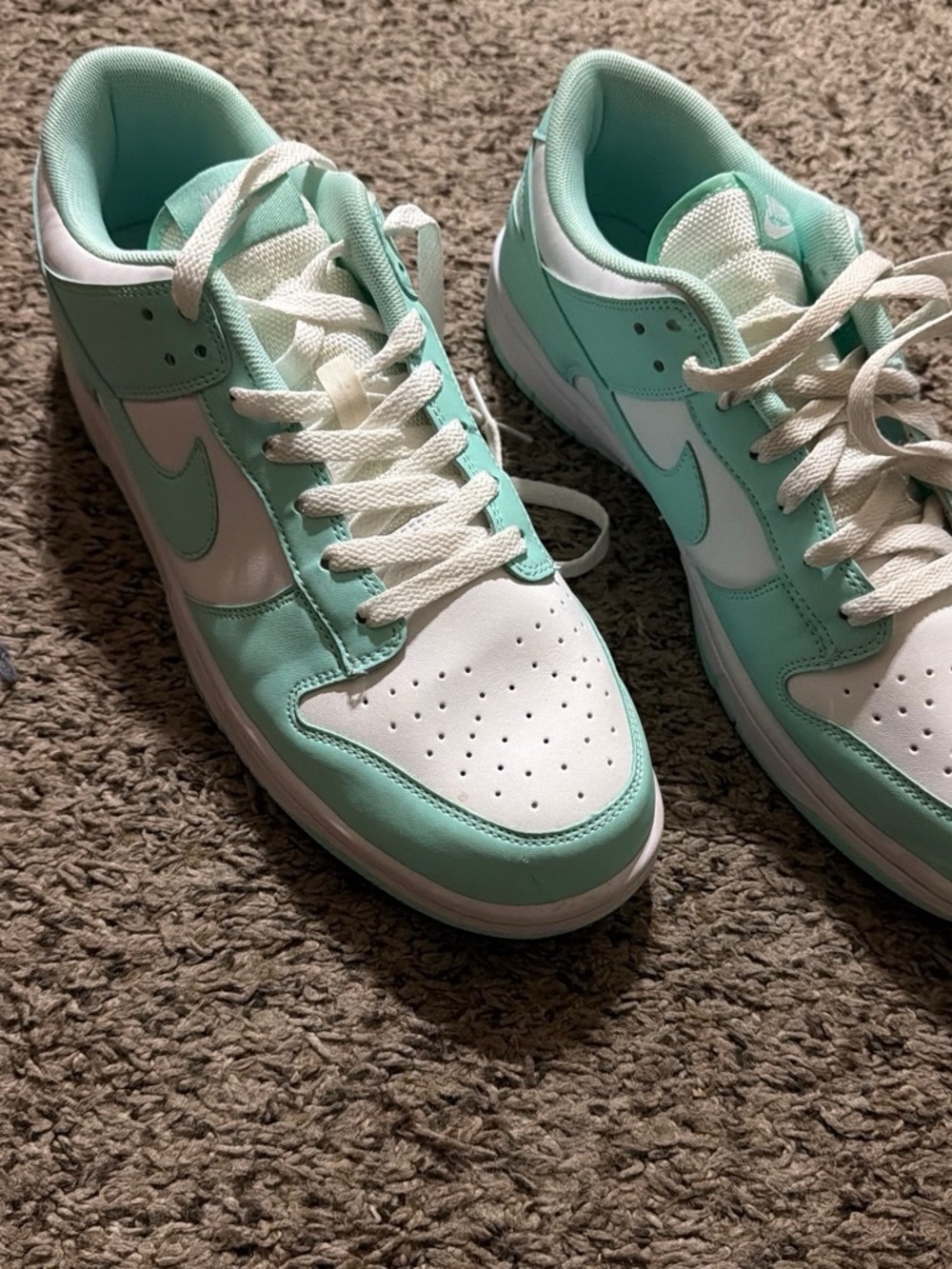 Men’s size 11 Nike Low-Top Sneakers in Mint Teal and White